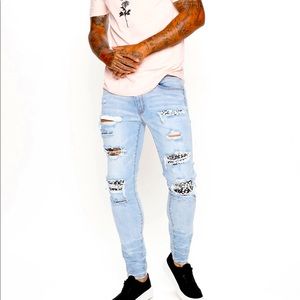 Mens skinny jeans, light wash, size 40, brand new with tags, smoke free home